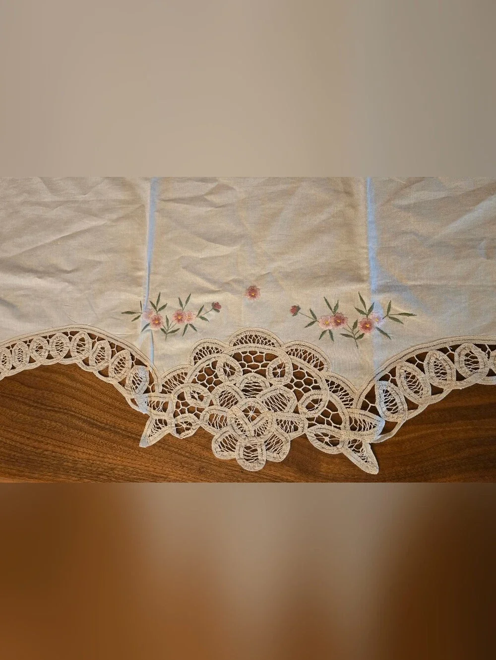 Embroidered Floral Design -Cream MANTLE/BUFFET RUNNER w/Lace Trim 17